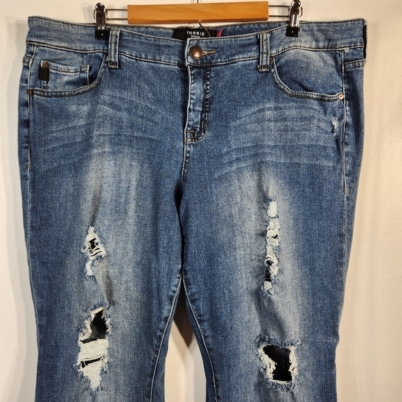 Torrid Distressed Bootcut Jeans, Size 20 - Picture 4 of 15